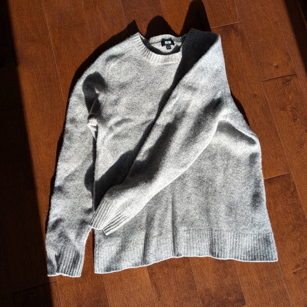 Uniqlo wool shrunken sweater